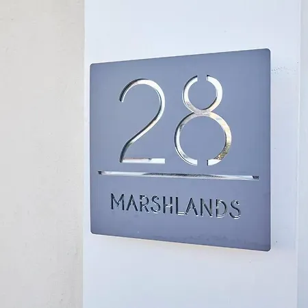 Marshlands 아파트 레드카